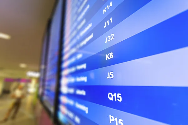 Tablero de pantalla en aeropuerto — Foto de Stock