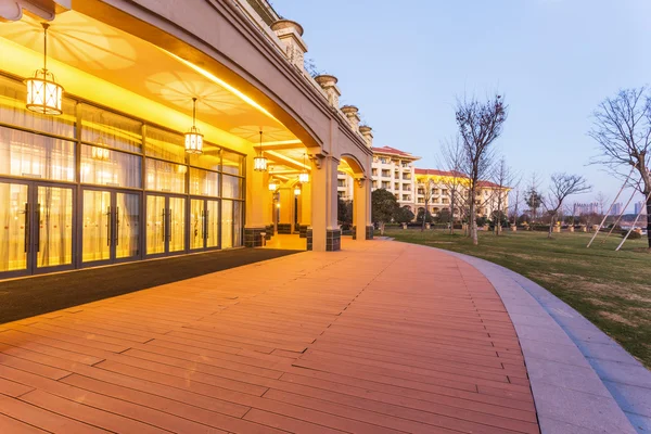 Resort building exterior at night — Stock Photo, Image