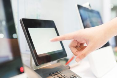 Görüntülü sergi kullanarak ele.