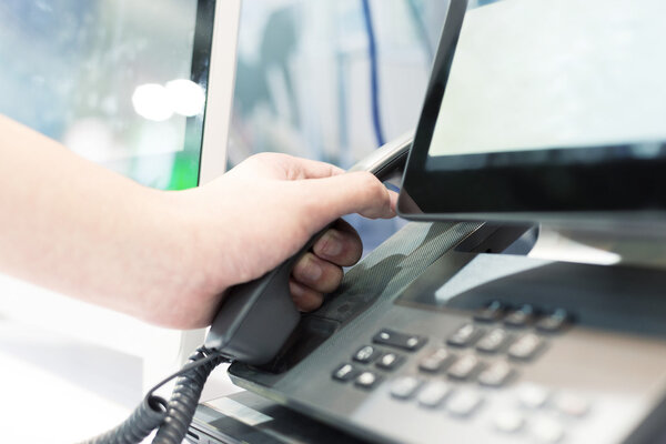 ручной работы с помощью видеотелефона на выставке
.