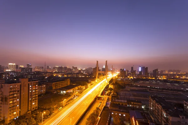 Panorama doprava a stavby moderního města hangzhou — Stock fotografie