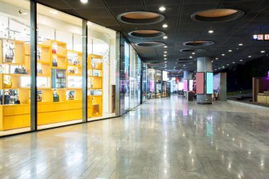 Alışveriş merkezinde dükkan önü