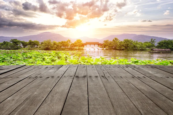 Skyline west lake en waterlily — Stockfoto