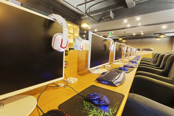 Interior moderno internet café — Fotografia de Stock