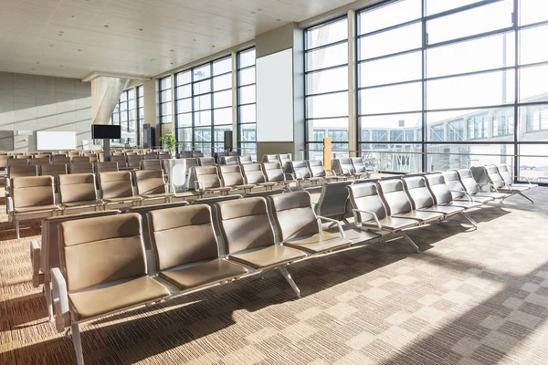 Moderno aeroporto sala d'attesa interno — Foto Stock