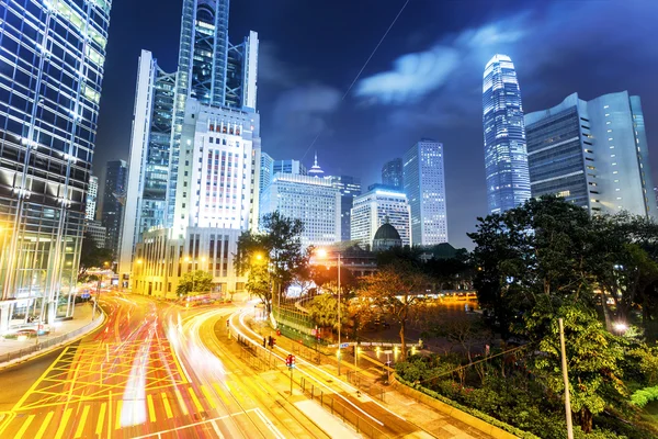 Trilhas de tráfego na cidade moderna Hong kong — Fotografia de Stock