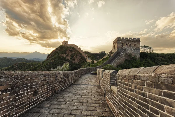 Skyline und große Mauer — Stockfoto