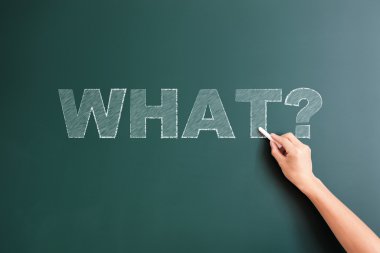 Ne yazı tahtası üzerinde yazılı soru