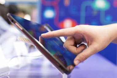 dokunmatik tablet ekran ve işletmek
