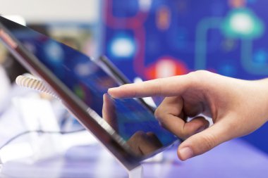 dokunmatik tablet ekran ve işletmek