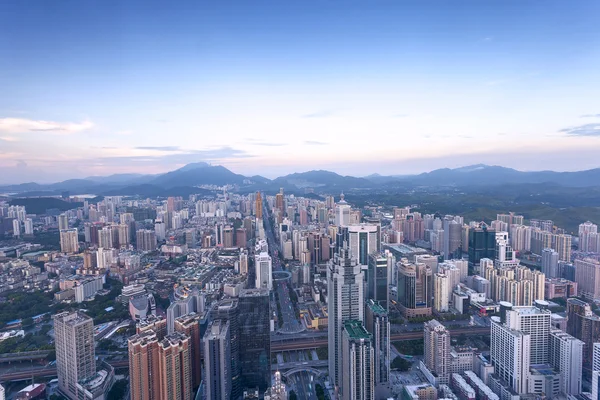Paesaggio urbano della città moderna Shenzhen — Foto Stock