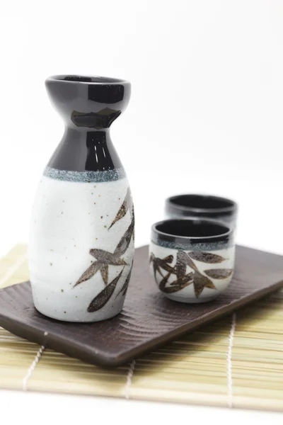 传统的日本和中国酒具 — 图库照片