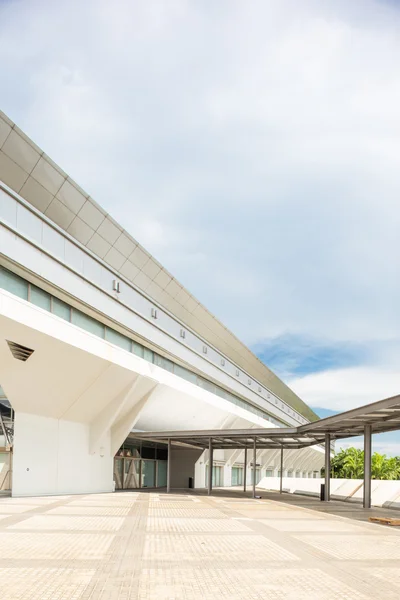 Skyline and modern stadium exterior — Stock Photo, Image