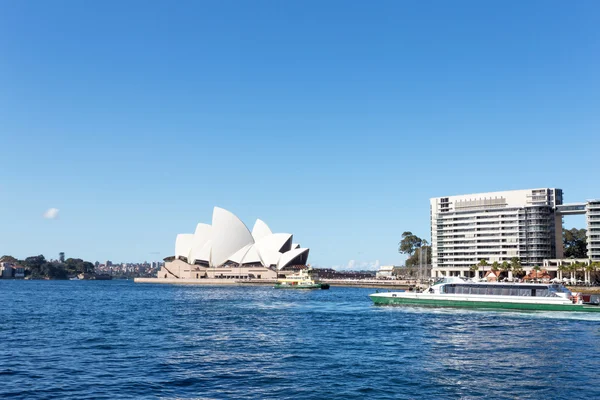 Sydney Opera House e mare — Foto Stock