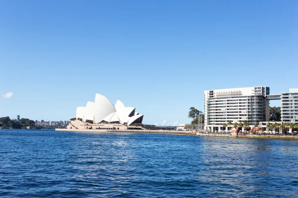 Sydney Opera House e mare — Foto Stock