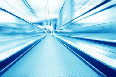 hareketli düz yürüyen merdiven kapalı