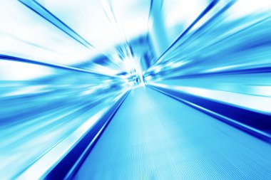 hareketli düz yürüyen merdiven kapalı