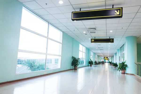 Empty long corridor in the office building — Stock Photo, Image