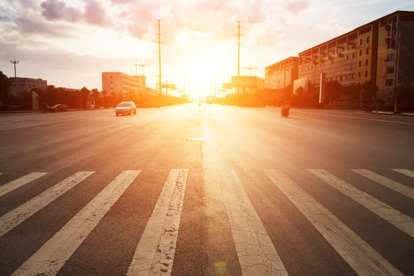 Skyline, road and building at sunset — Stock Photo, Image