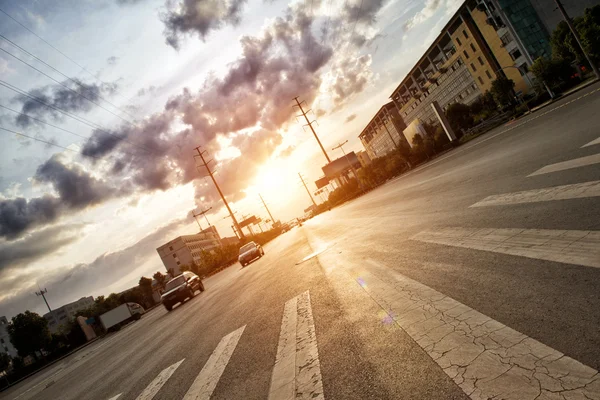 Skyline, road and building at sunset — Stock Photo, Image