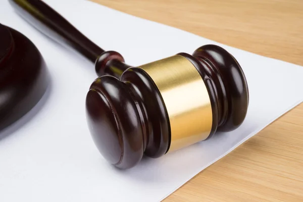 Judge hammer on white paper and table — Stock Photo, Image