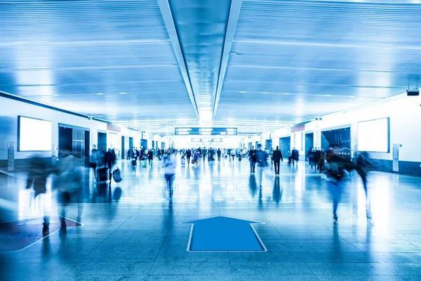 Footpath through modern building — Stock Photo, Image