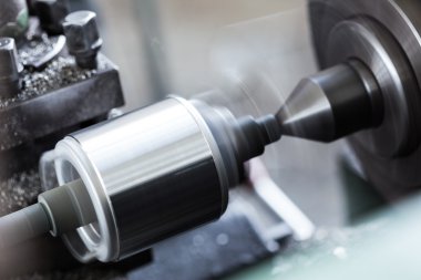 Sanayi makine fabrikasında çalışmaya eskimiş