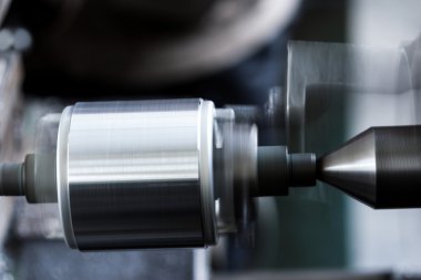 Sanayi makine fabrikasında çalışmaya eskimiş