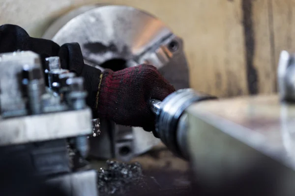 Verouderde industrie Machine werkend in fabriek — Stockfoto