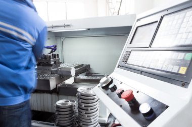 Endüstriyel makine ve kontrol paneli 