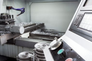 Endüstriyel makine ve kontrol paneli 