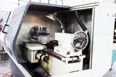 Sanayi Torna Makinesi detay