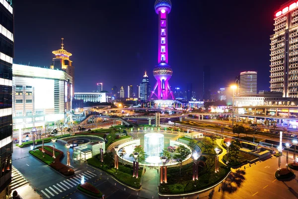 Felhőkarcolói és megvilágított városkép a Shanghai — Stock Fotó