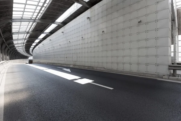 Der leere Tunnel der modernen Stadt — Stockfoto
