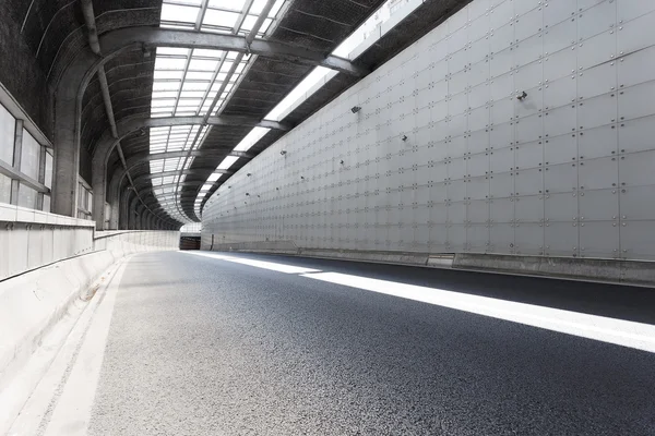 Der leere Tunnel der modernen Stadt — Stockfoto