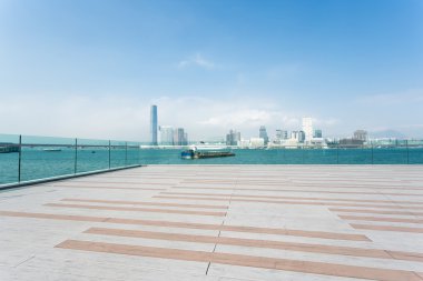 Patika ile cityscape uzakta boş