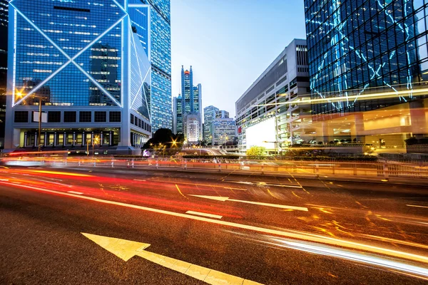 Traffic and office buildings in modern city — Stock Photo, Image