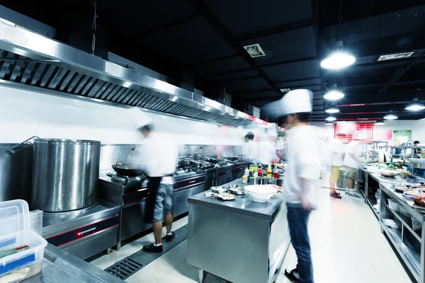 Modern kitchen and busy chefs in hotel — Stock Photo, Image