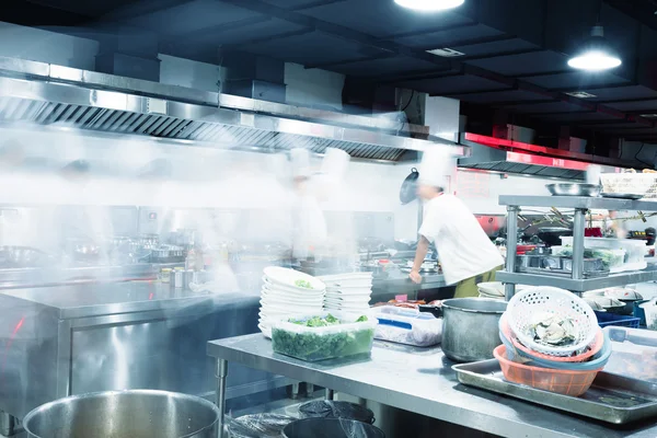 Modern kitchen and busy chefs in hotel — Stock Photo, Image