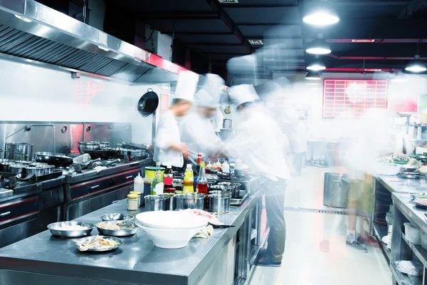 Modern kitchen and busy chefs in hotel — Stock Photo, Image