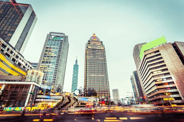 Horizonte panorámico y edificios modernos — Foto de Stock