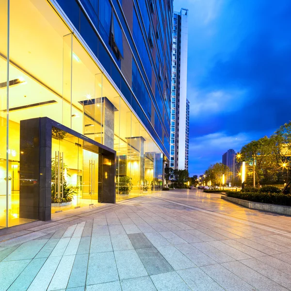 Empty floor near modern building — Stock Photo, Image