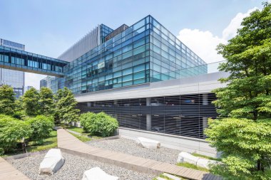 Dış binasında boş yol