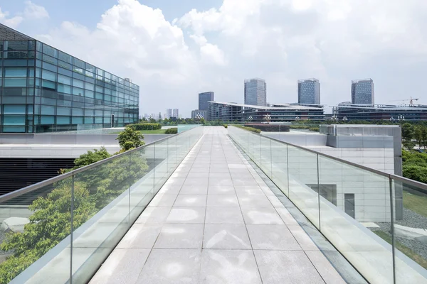 Empty road at building exterior — Stock Photo, Image