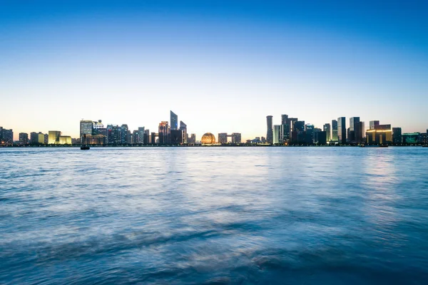 River and skyline of Hangzhou — Stock Photo, Image