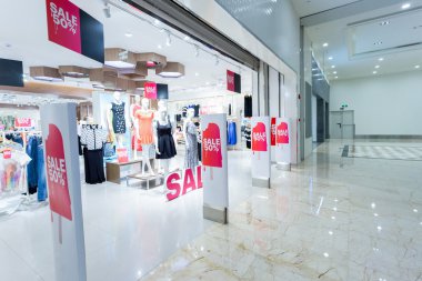 Satılık imzalamak giyim mağazası