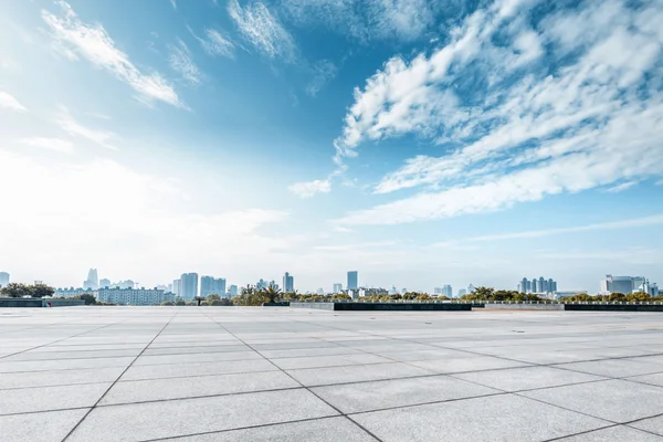 Carré vide et sol avec ciel — Photo