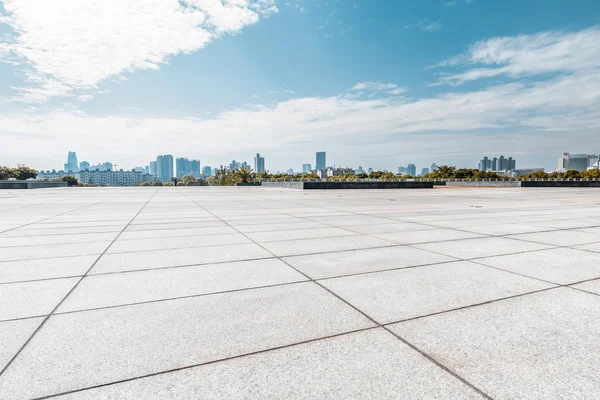 Carré vide et sol avec ciel — Photo