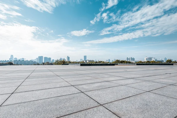 空の広場と空床 — ストック写真