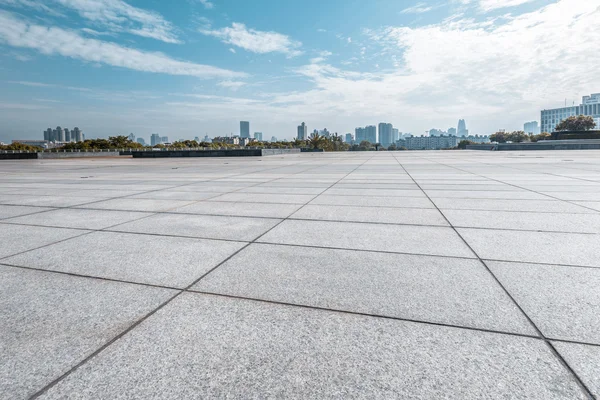 Leerer Platz und Boden mit Himmel — Stockfoto